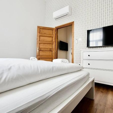 Premium Apartment By Hi5 - Central 3 Bedroom Budapest Exterior foto