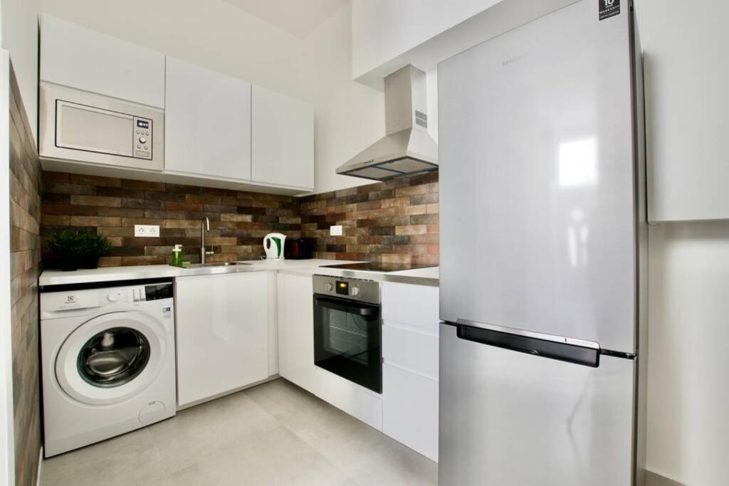 Premium Apartment By Hi5 - Central 3 Bedroom Budapest Exterior foto