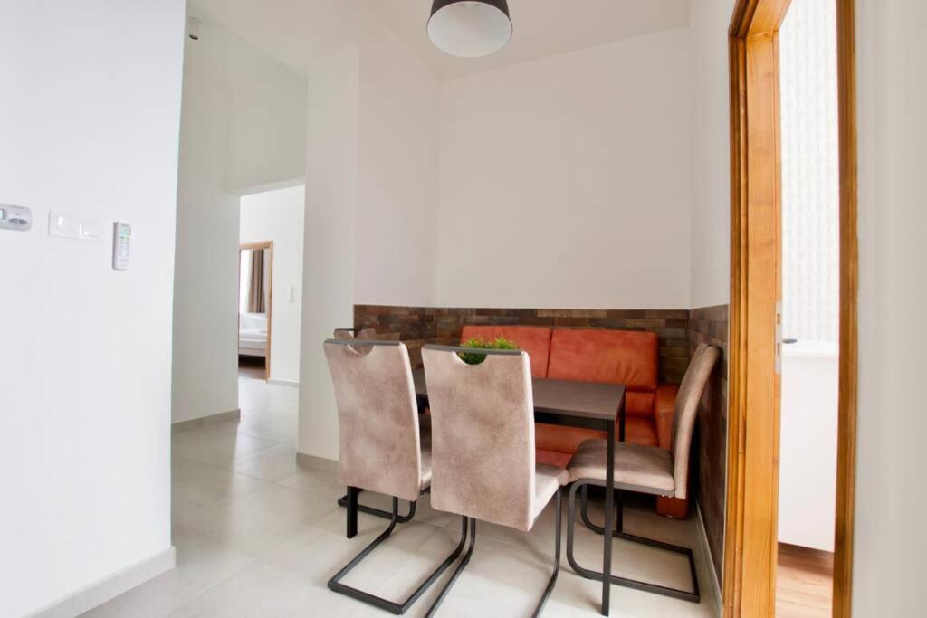 Premium Apartment By Hi5 - Central 3 Bedroom Budapest Exterior foto
