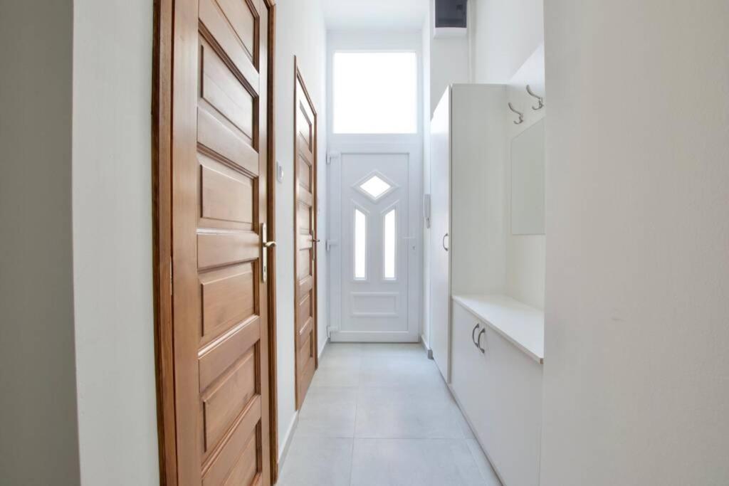 Premium Apartment By Hi5 - Central 3 Bedroom Budapest Exterior foto
