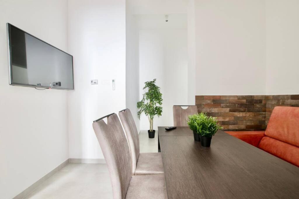 Premium Apartment By Hi5 - Central 3 Bedroom Budapest Exterior foto